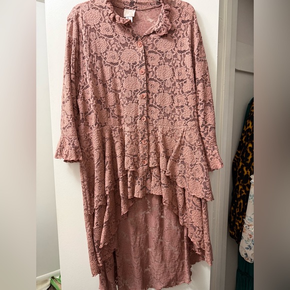 Zadie B’s Pink Lace High Low top - Picture 1 of 4